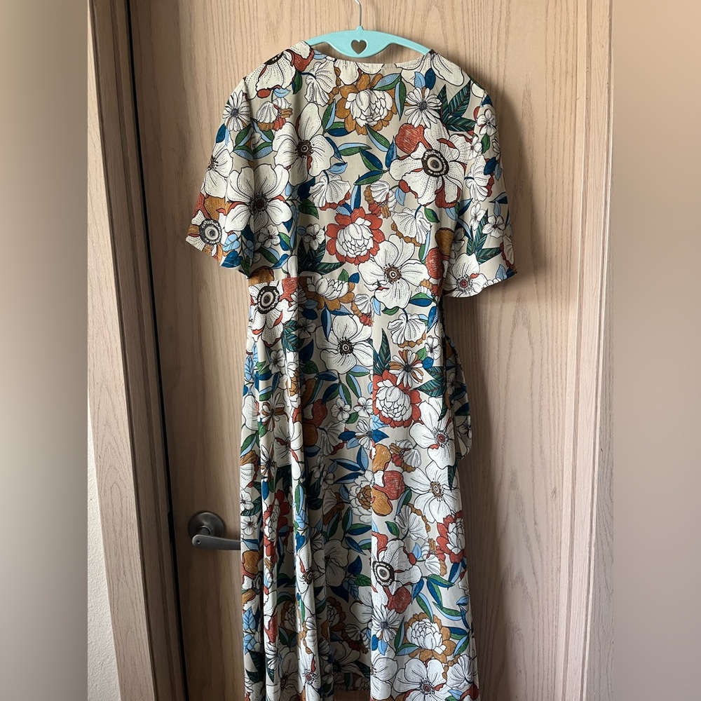 Cupshe Floral Wrap Elegant Dress Size 8 - Like New 💐 - Picture 5 of 6